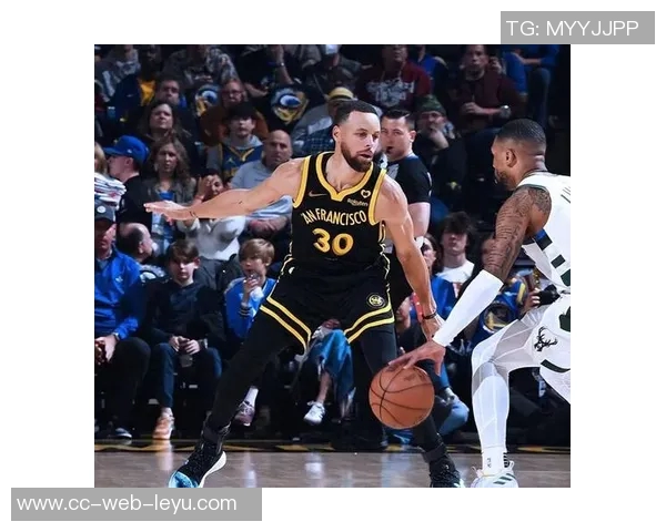 勇士半场苦战落后雄鹿仅2分库明加高效砍下16分4篮板表现抢眼