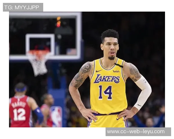 肯纳德有望成为湖人队史首位单季三分命中率突破45的传奇射手